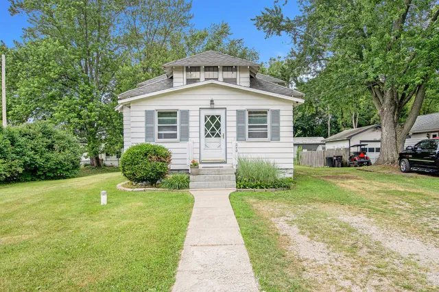 $160,000 | 240 Stillwell Avenue, Michigan Center, MI 49254