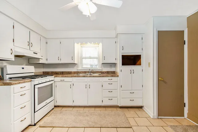 $160,000 | 240 Stillwell Avenue, Michigan Center, MI 49254