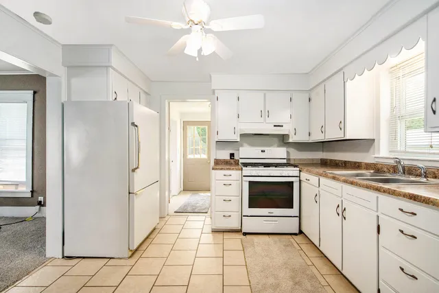 $160,000 | 240 Stillwell Avenue, Michigan Center, MI 49254