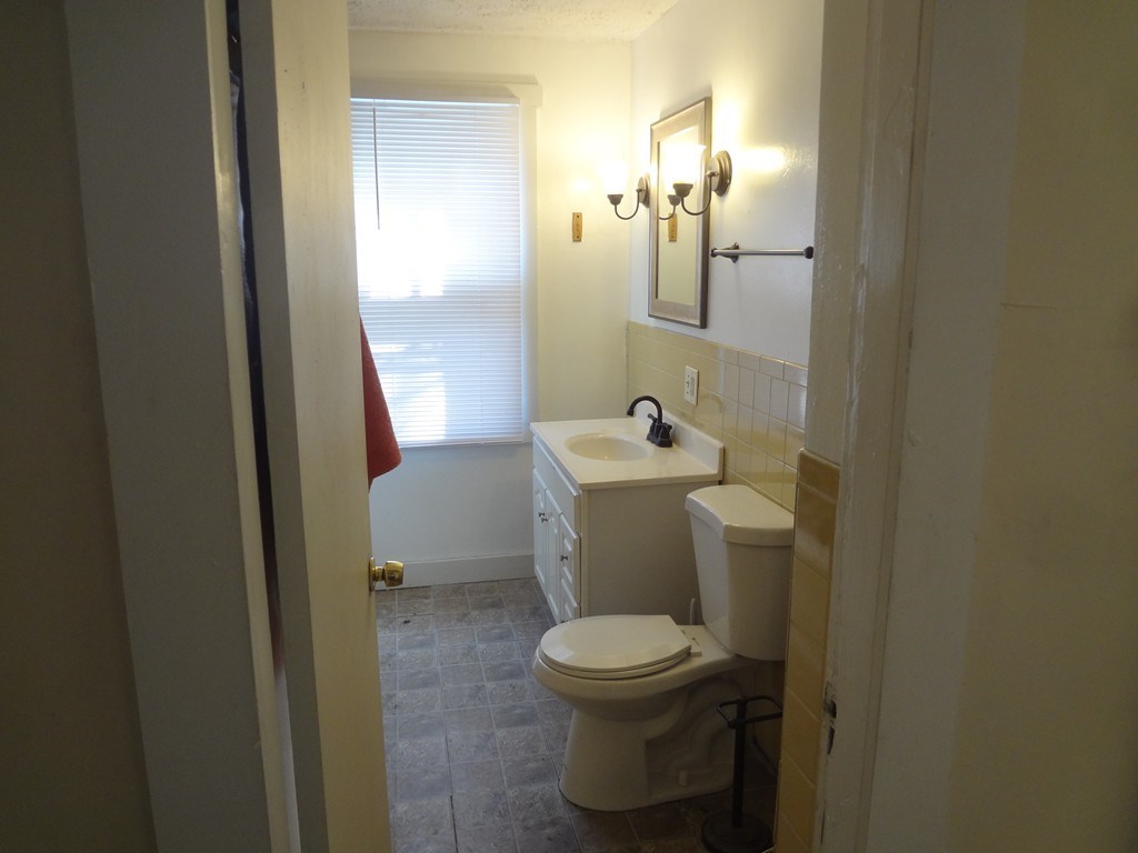 147 Leyfred Terrace Springfield, MA 01108 - Photo 7 of 15 Gallery Image 7