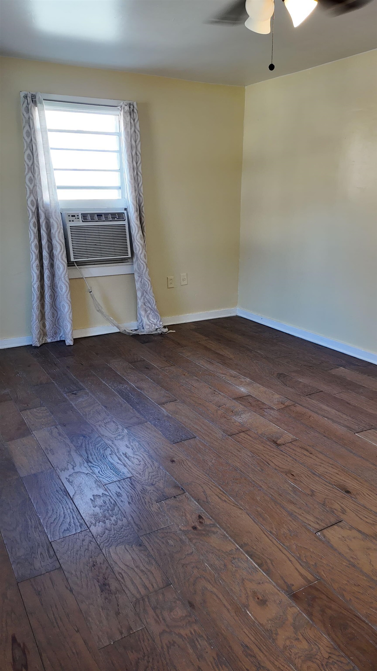 237 Modder Avenue Memphis, TN 38109 - Photo 12 of 19 wooden floor in an empty room