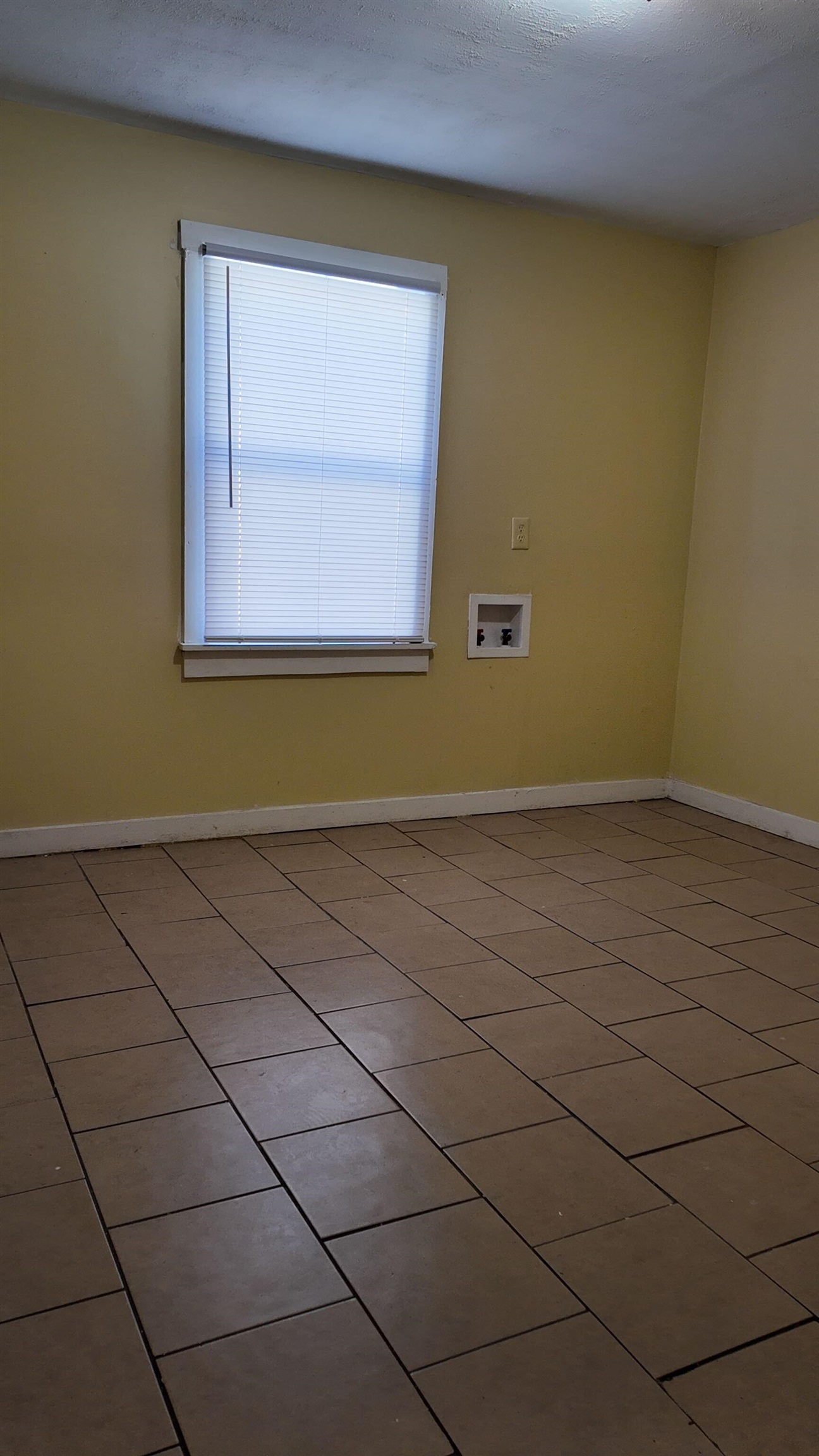 237 Modder Avenue Memphis, TN 38109 - Photo 13 of 19 a view of a room that has a window in it
