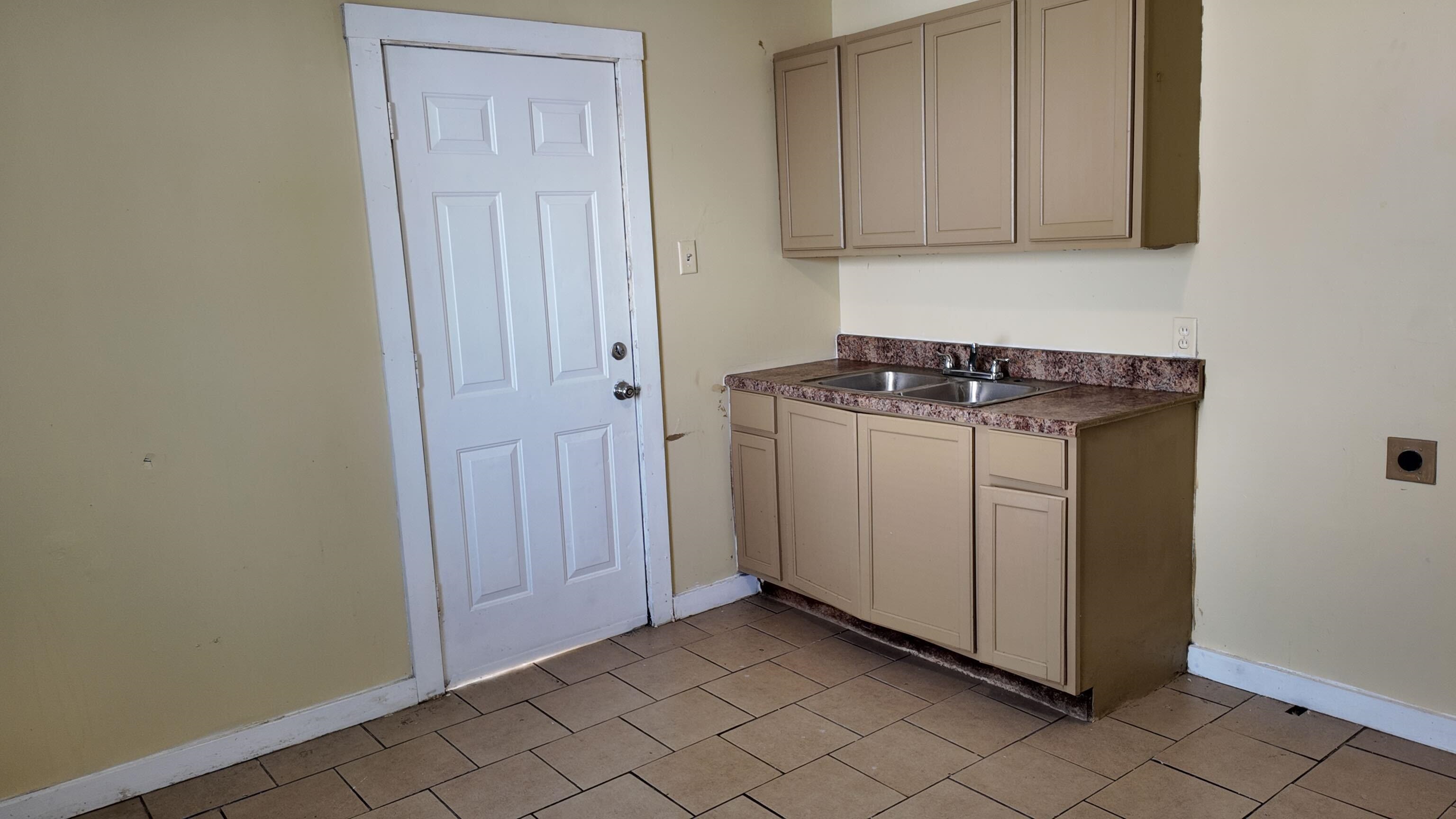 237 Modder Avenue Memphis, TN 38109 - Photo 15 of 19 a kitchen with a stove