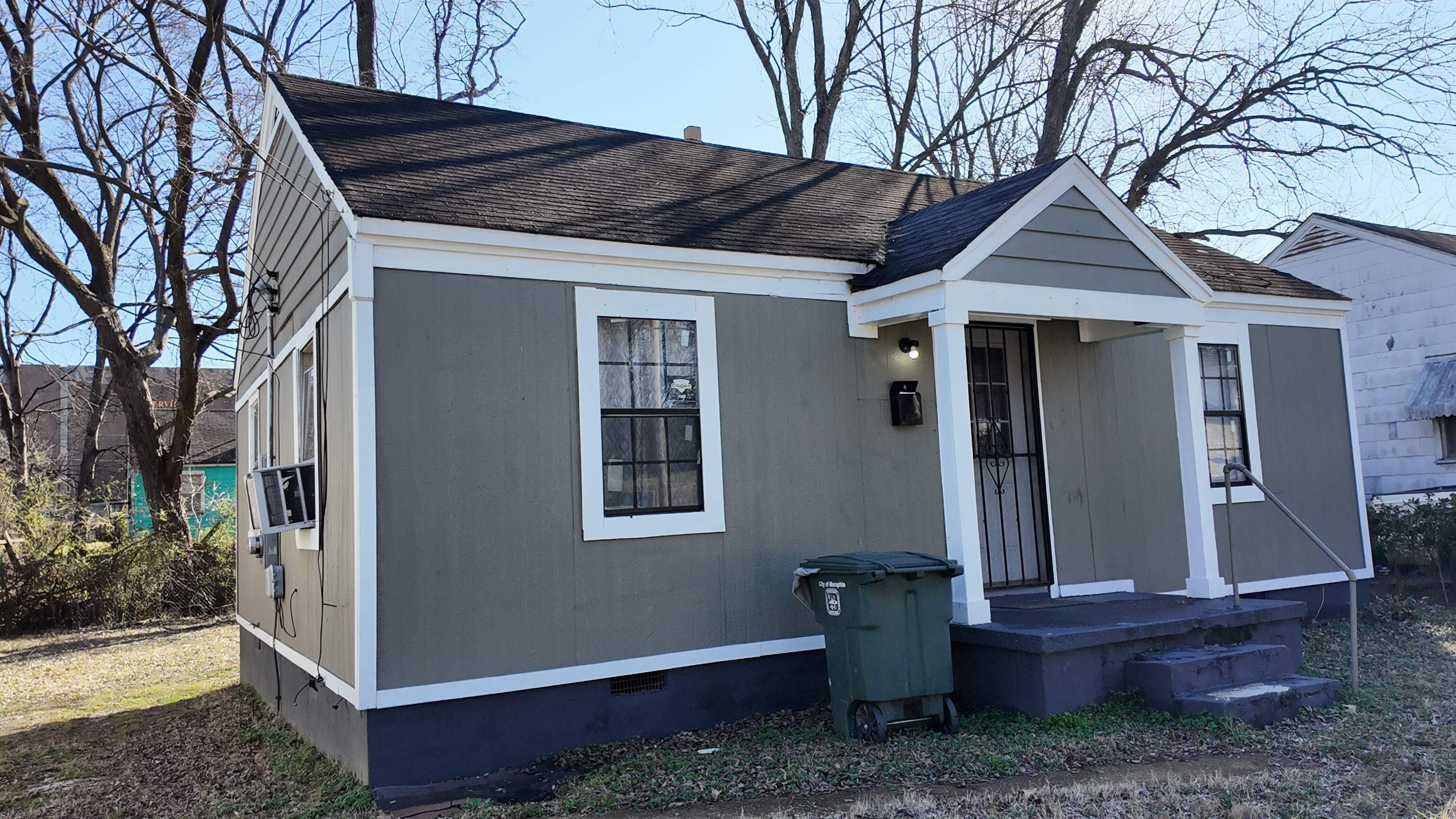 237 Modder Avenue Memphis, TN 38109 - Photo 3 of 19 a view of a small house with a tub and yard