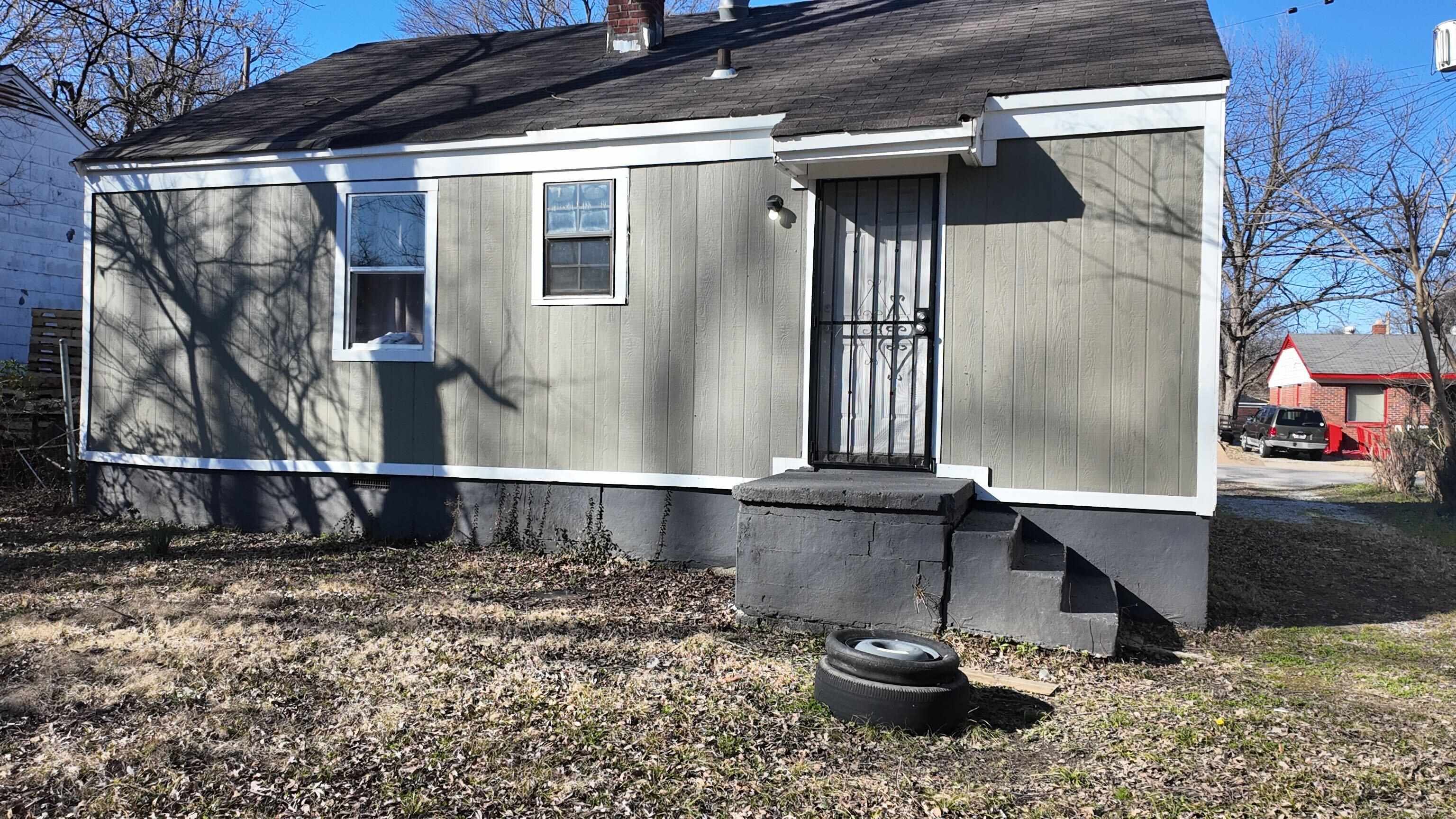 237 Modder Avenue Memphis, TN 38109 - Photo 7 of 19 a view of a back yard of the house