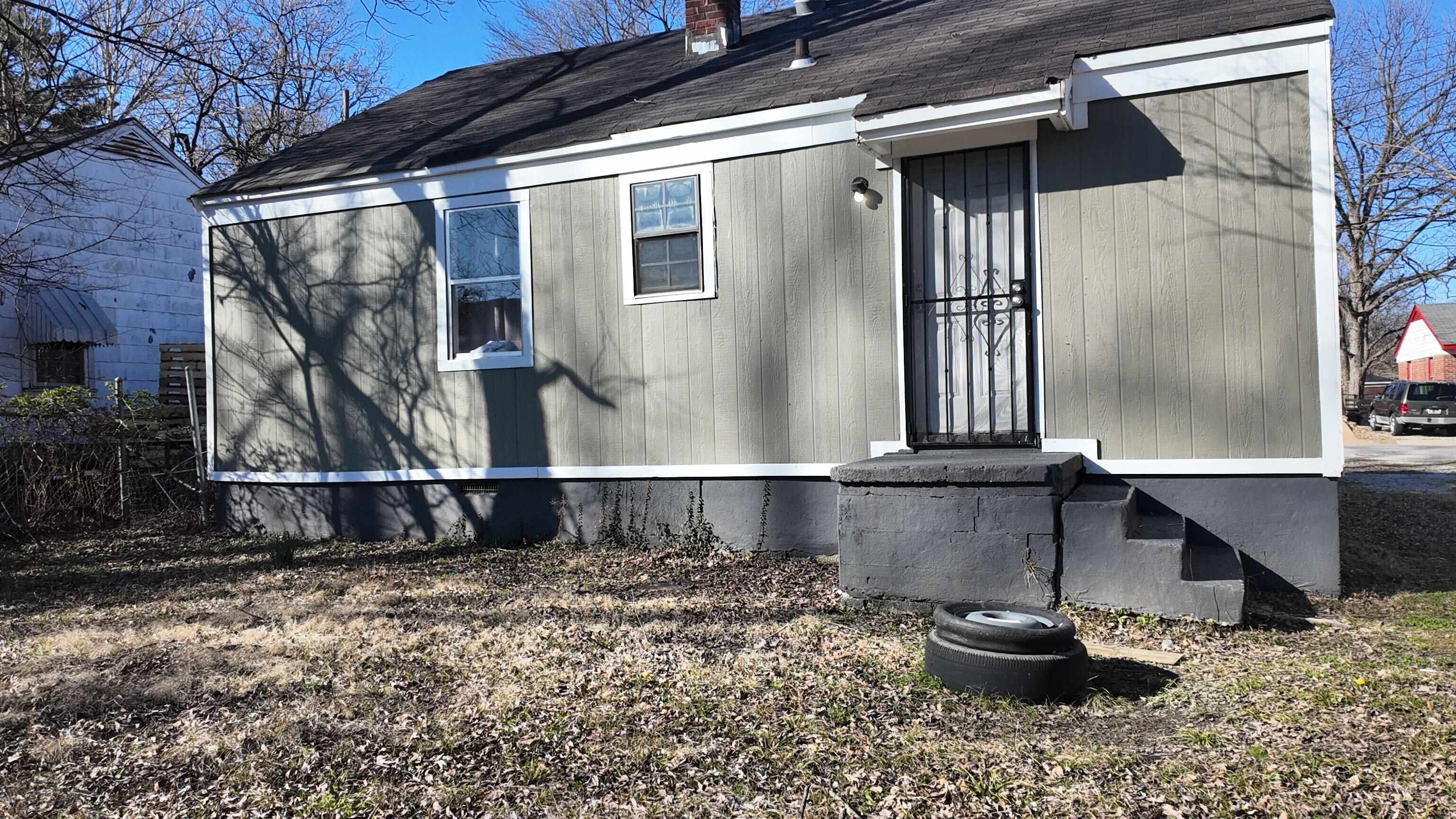 237 Modder Avenue Memphis, TN 38109 - Photo 8 of 19 a front view of a house with a yard