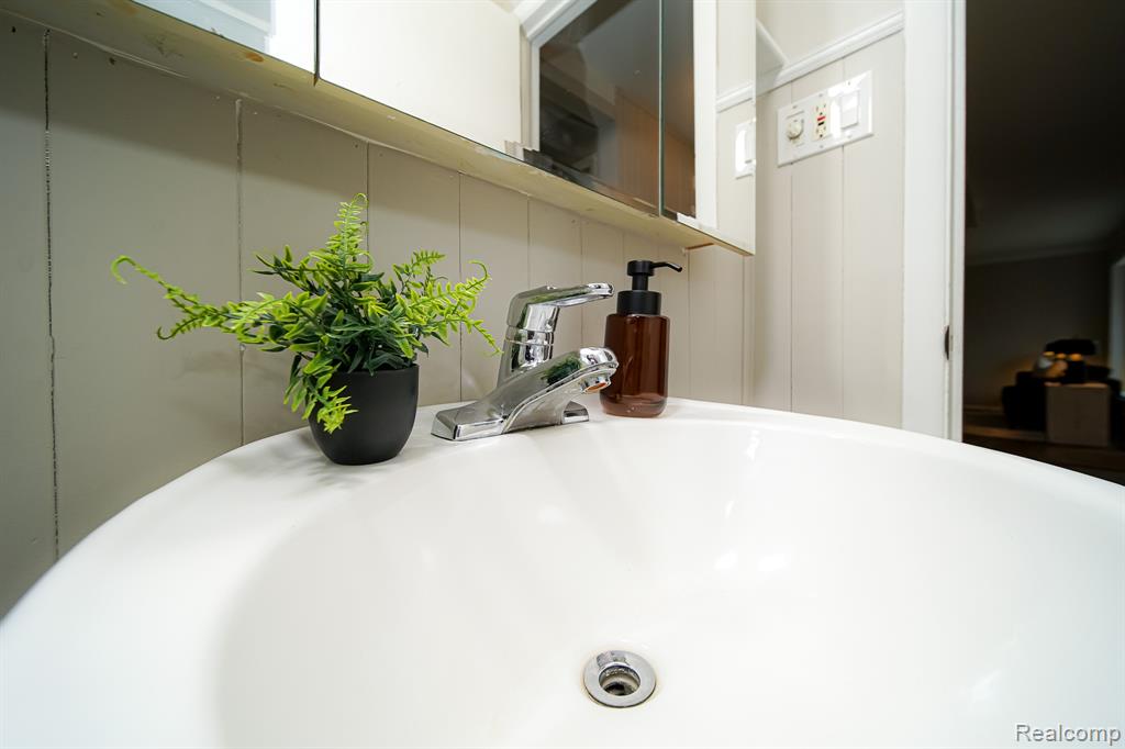 30644 Hayes Road Roseville, MI 48066 - Photo 47 of 60 Gallery Image 47