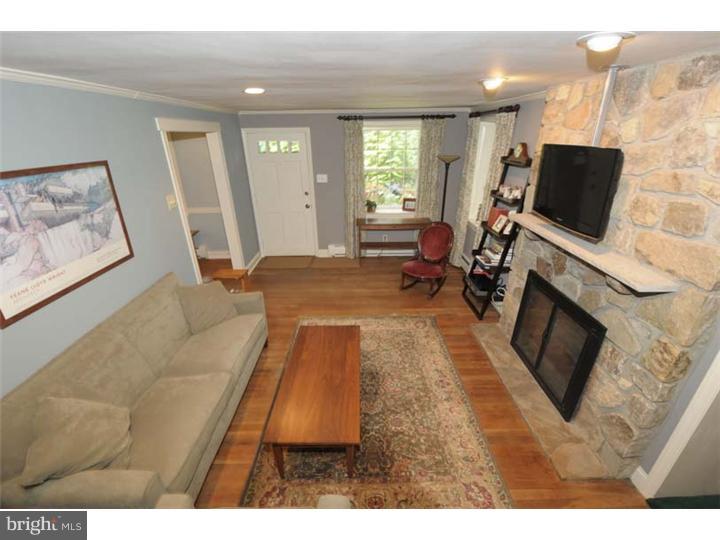 736 Hemlock Road Media, PA 19063 - Photo 8 of 25 Living Room