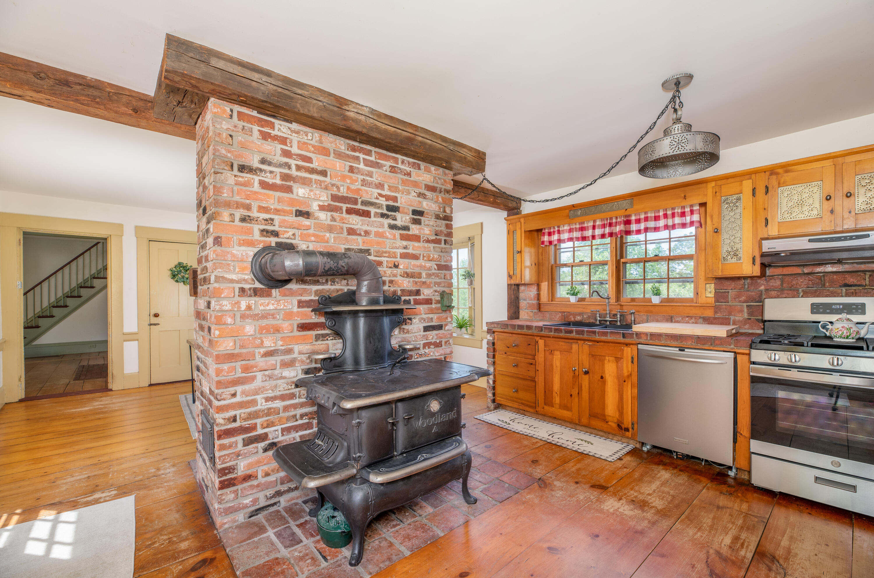 534 Ridge Road Windsor, ME 04363 - Photo 2 of 39 Interior2
