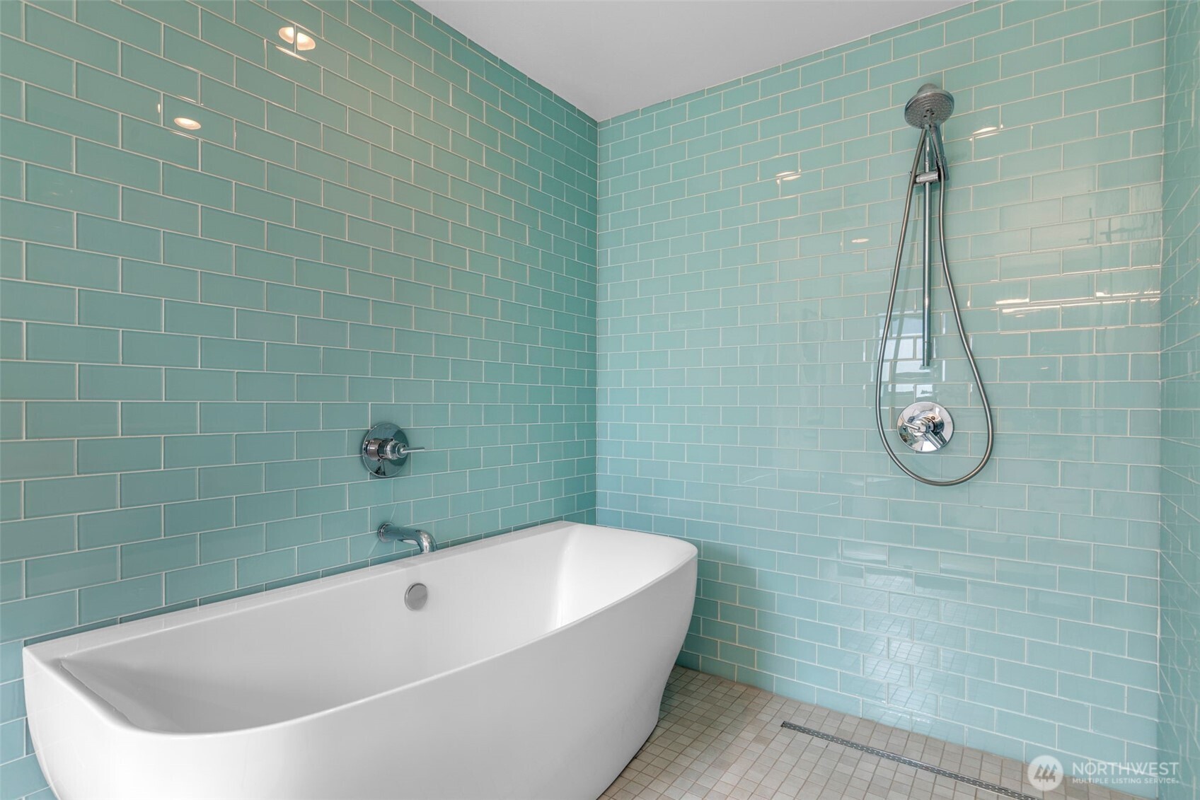 6667 Northeast Windermere Road Seattle, WA 98115 - Photo 26 of 40 a bathroom with a bathtub