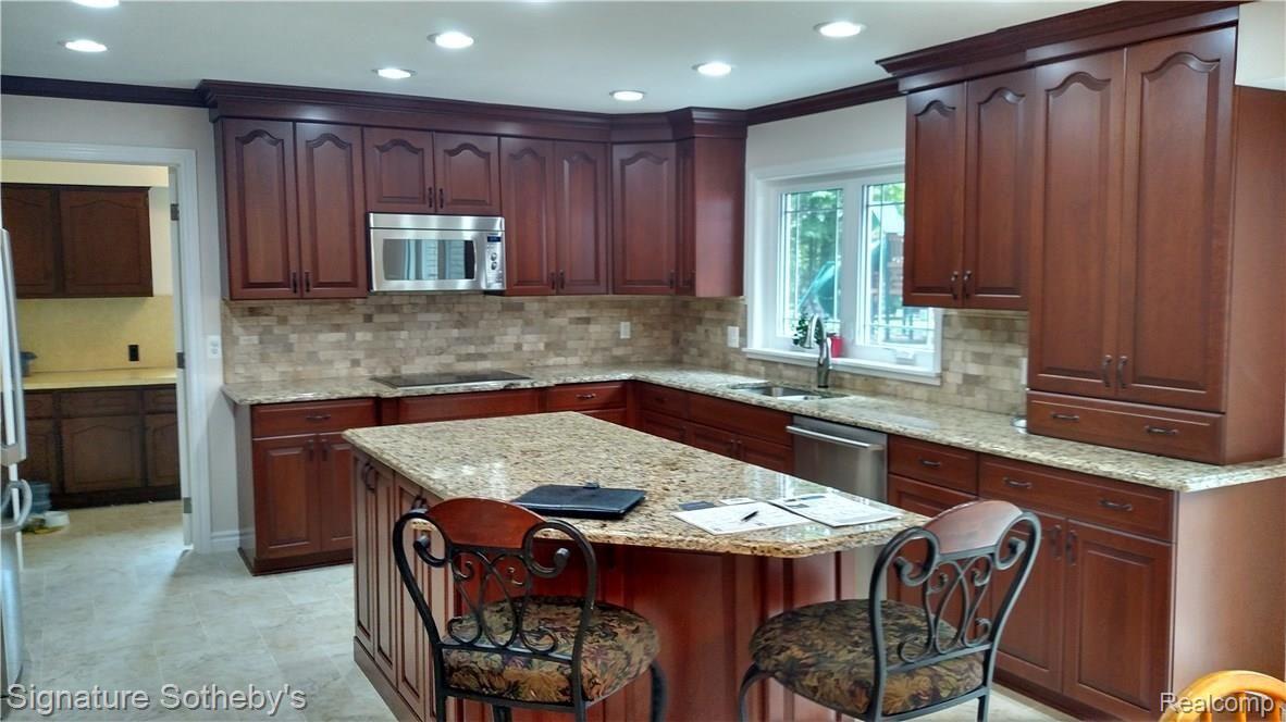 1606 North Kilburn Road Rochester, MI 48306 - Photo 10 of 27 IMG_20160703_133210632_HDR.jpg
