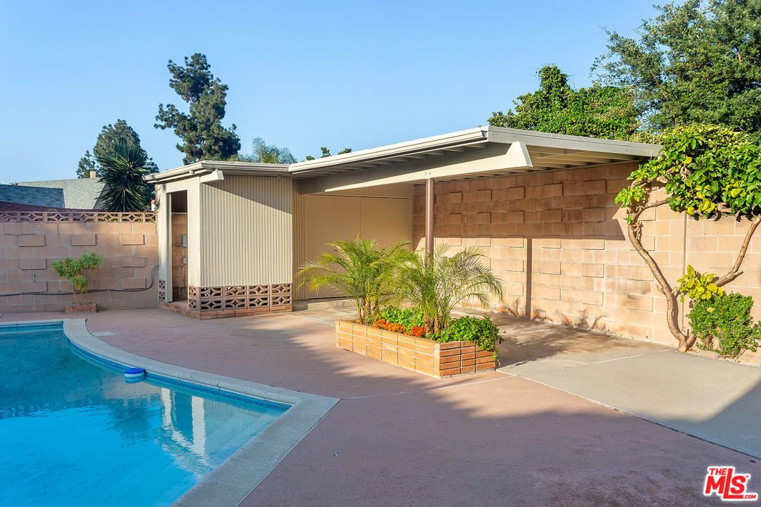 2116 Moreno Drive Los Angeles, CA 90039 - Photo 21 of 22 a view of backyard of a house
