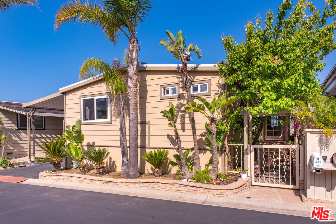 29500 Heathercliff Road, Unit 202 Malibu, CA 90265 - Photo 3 of 36 front view of a house