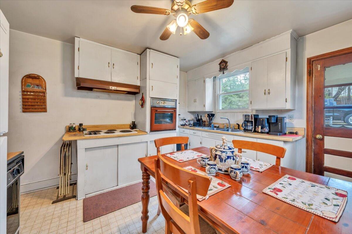 3302 Troxell Road Southeast Roanoke, VA 24014 - Photo 12 of 43 12-MIB04338