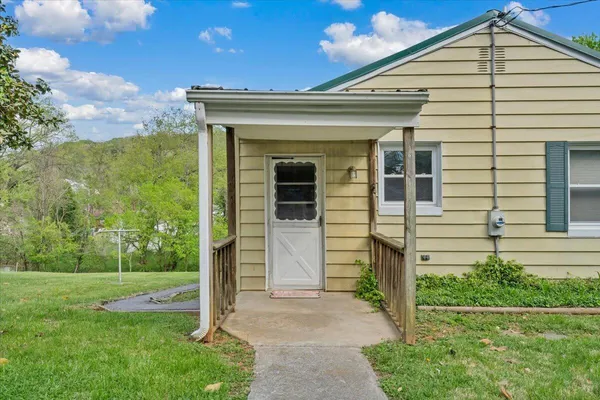 $159,950 | 3302 Troxell Road Southeast, Roanoke, VA 24014
