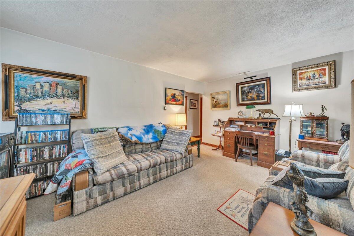 3302 Troxell Road Southeast Roanoke, VA 24014 - Photo 5 of 43 05-MIB04311