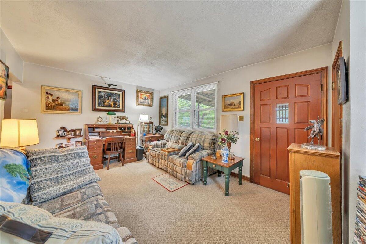 3302 Troxell Road Southeast Roanoke, VA 24014 - Photo 6 of 43 06-MIB04308