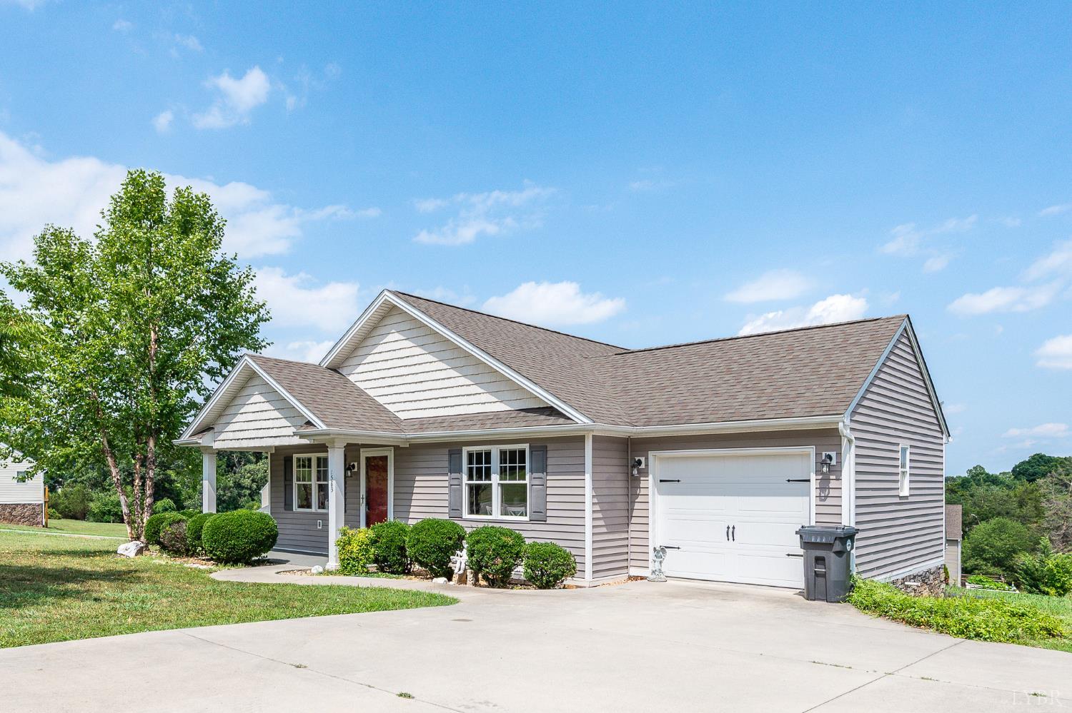 1583 Link Road Bedford, VA 24523 - Photo 2 of 40
