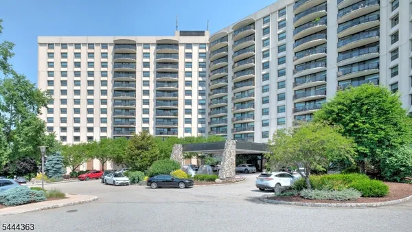 $850,000 | 2 Claridge Drive, Unit M W, Verona, NJ 07044
