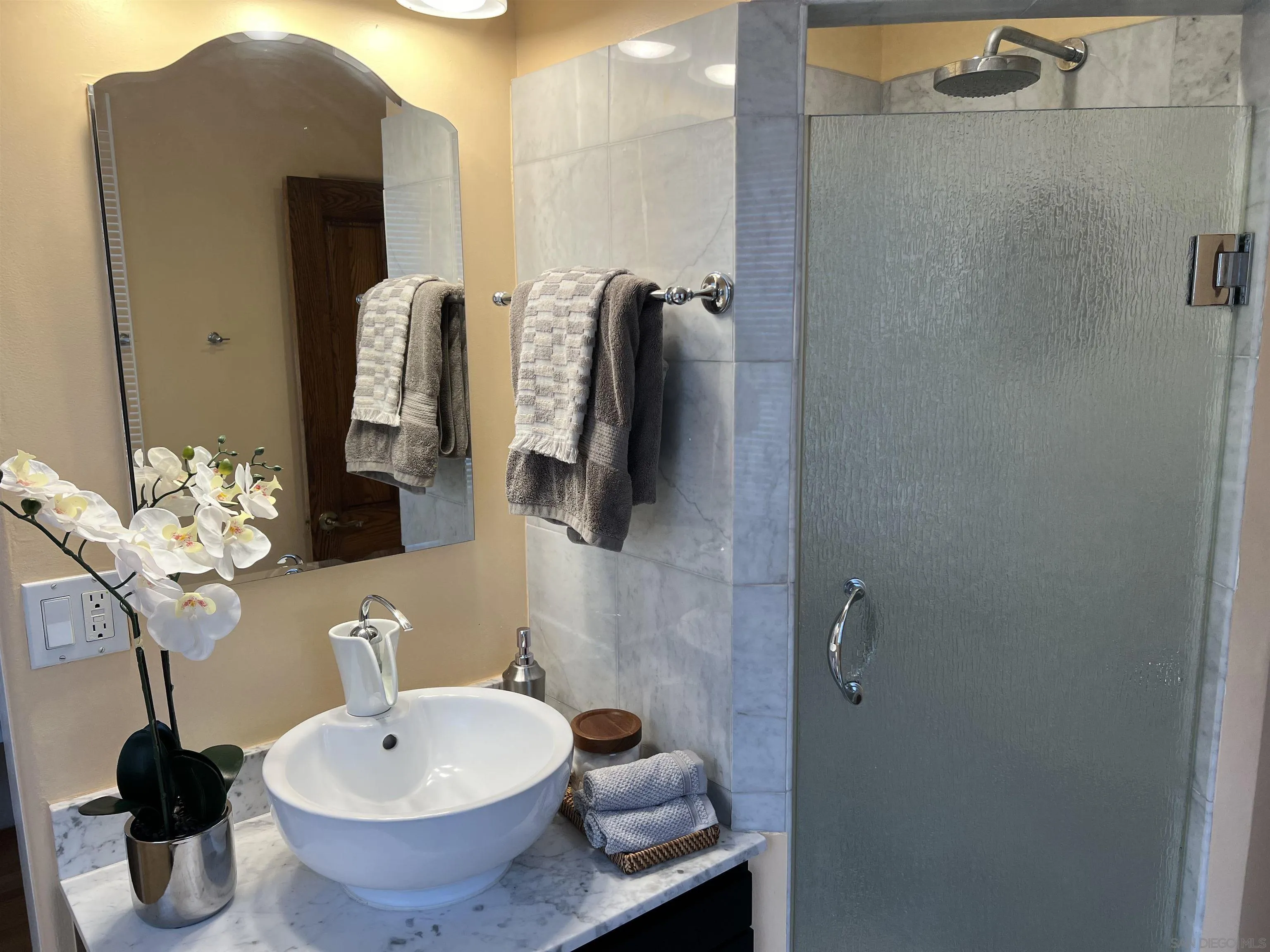 4196 Rochester Road San Diego, CA 92116 - Photo 30 of 72 a bathroom with a sink and a mirror