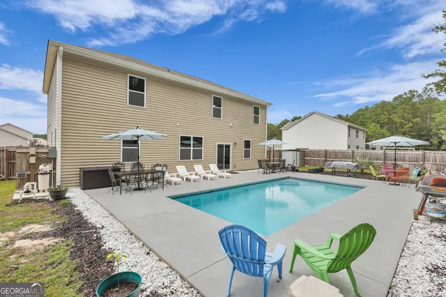 a view of a swimming pool and sitting area