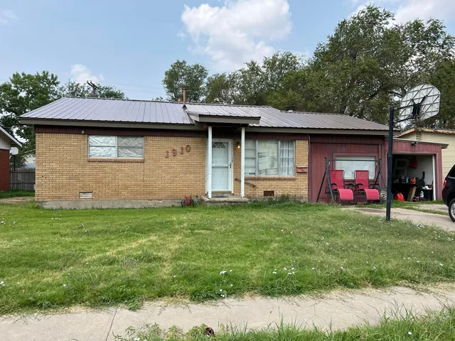 $125,000 | 1910 Drake Drive, Perryton, TX 79070