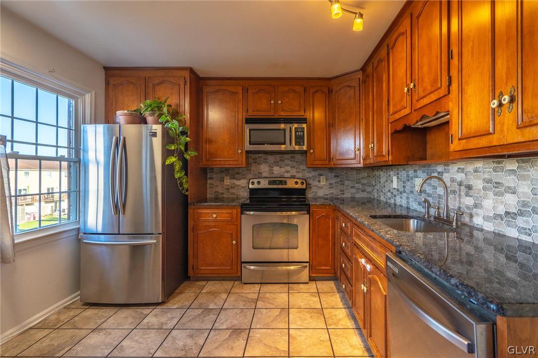 1025 Barnside Road Allentown, PA 18103 - Photo 5 of 28 Gallery Image 5