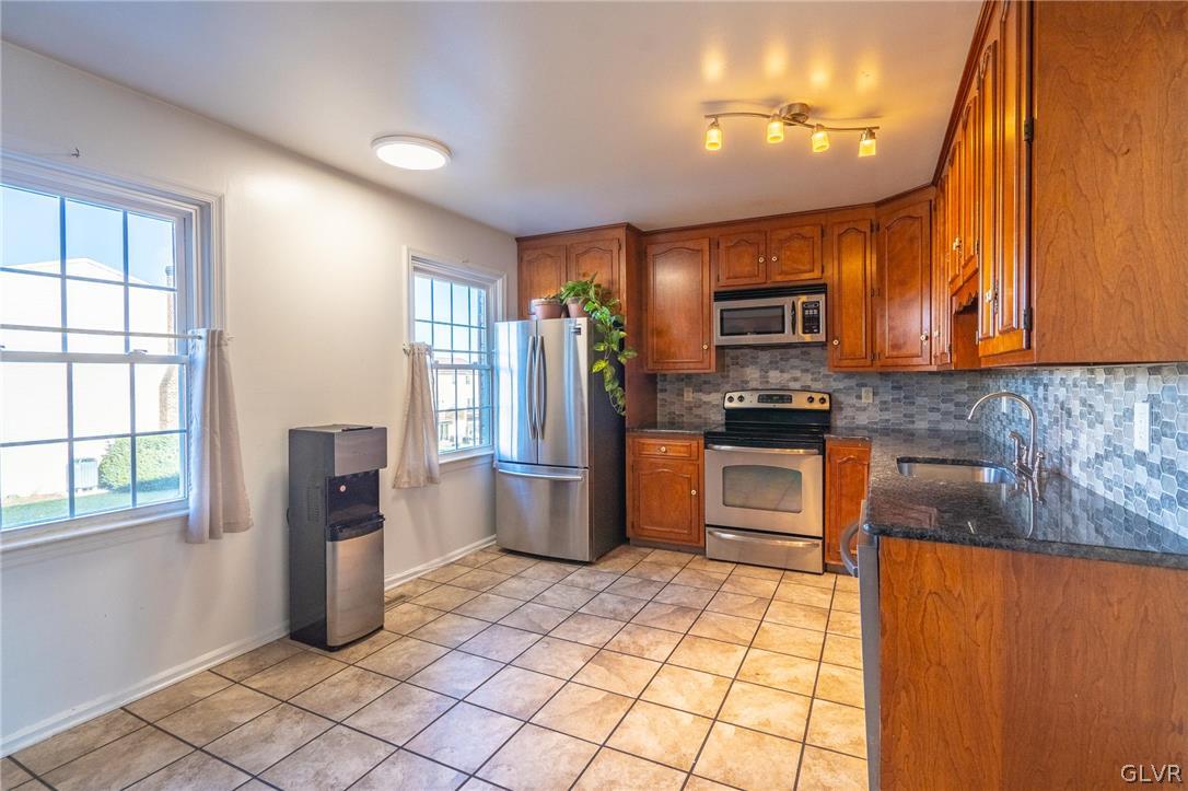 1025 Barnside Road Allentown, PA 18103 - Photo 6 of 28 Gallery Image 6