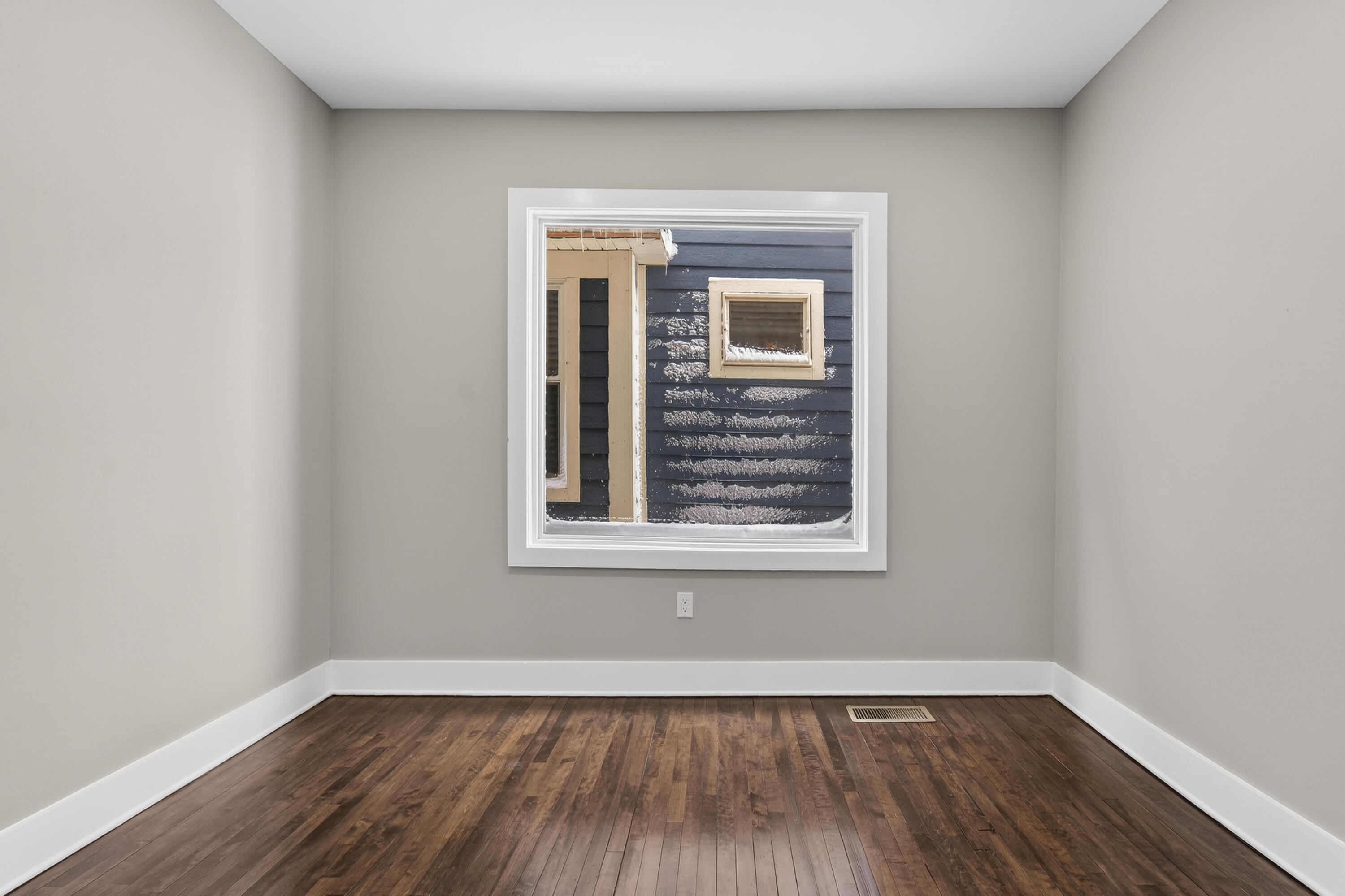 2519 South Austin Street Milwaukee, WI 53207 - Photo 11 of 25 DSC05106