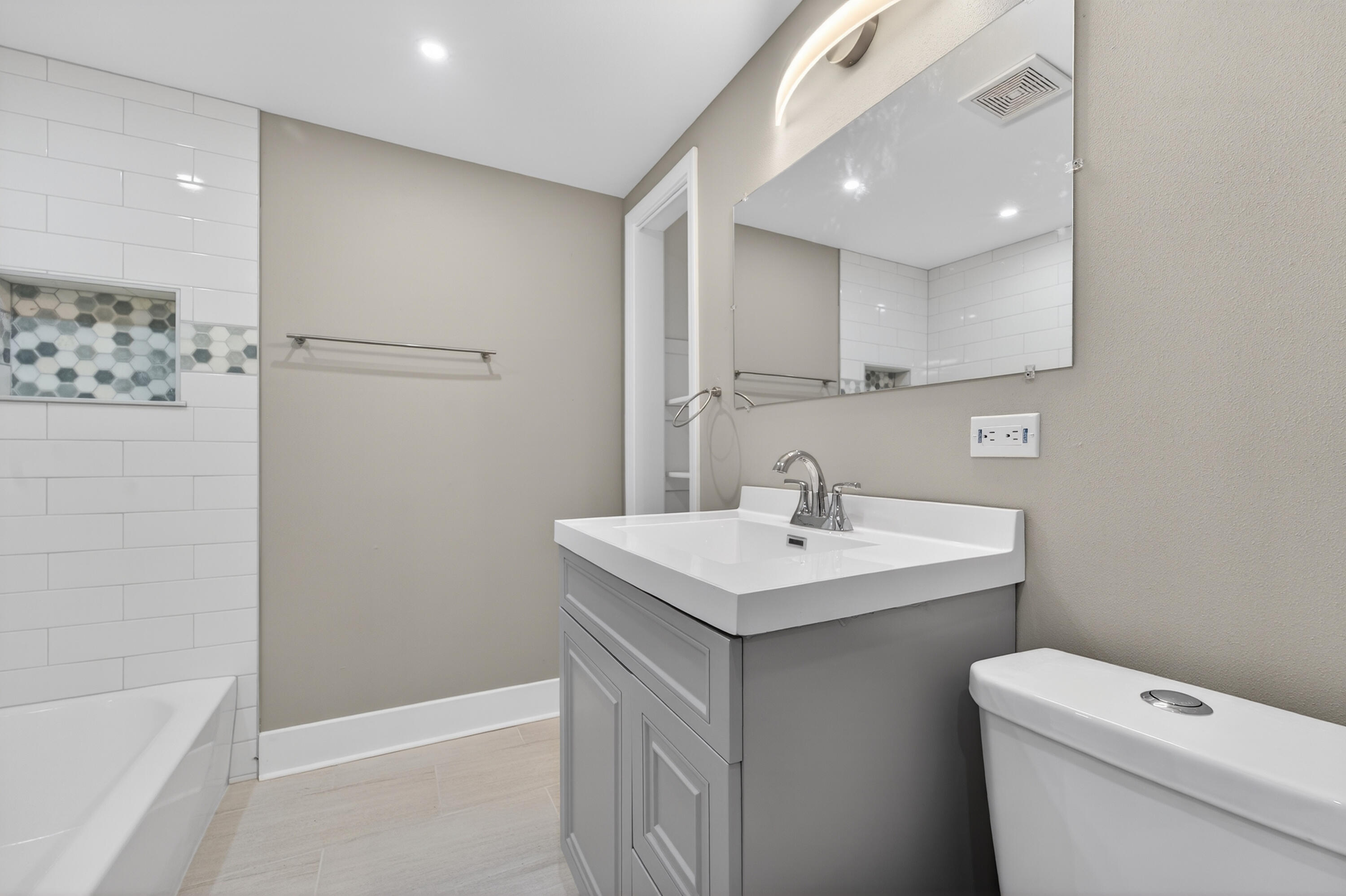 2519 South Austin Street Milwaukee, WI 53207 - Photo 13 of 25 DSC05121