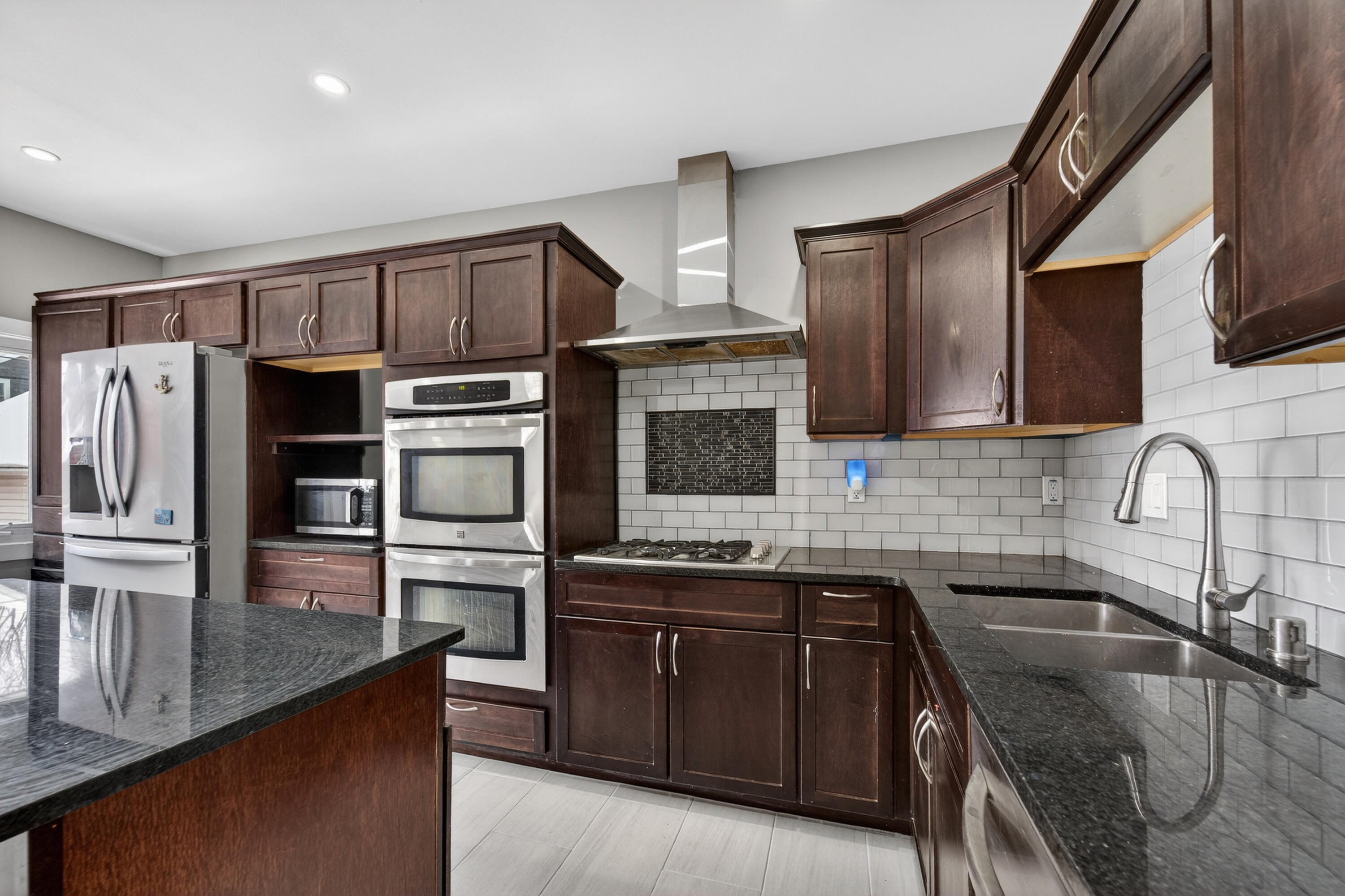 2519 South Austin Street Milwaukee, WI 53207 - Photo 3 of 25 DSC05059