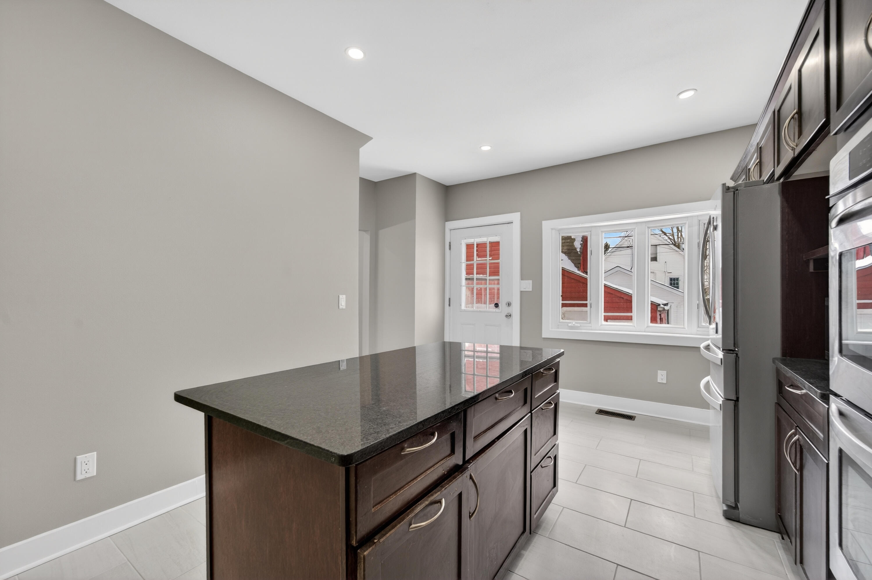 2519 South Austin Street Milwaukee, WI 53207 - Photo 4 of 25 DSC05062