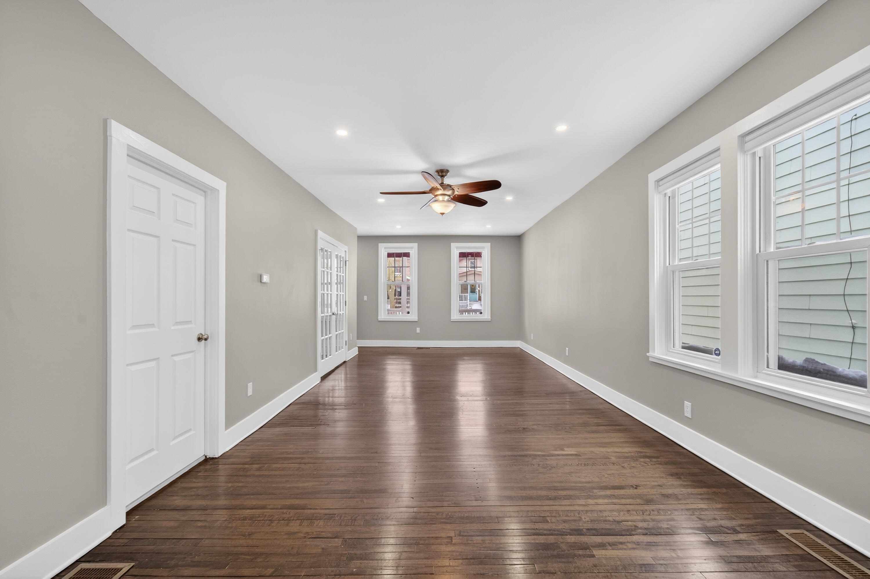 2519 South Austin Street Milwaukee, WI 53207 - Photo 5 of 25 DSC05068