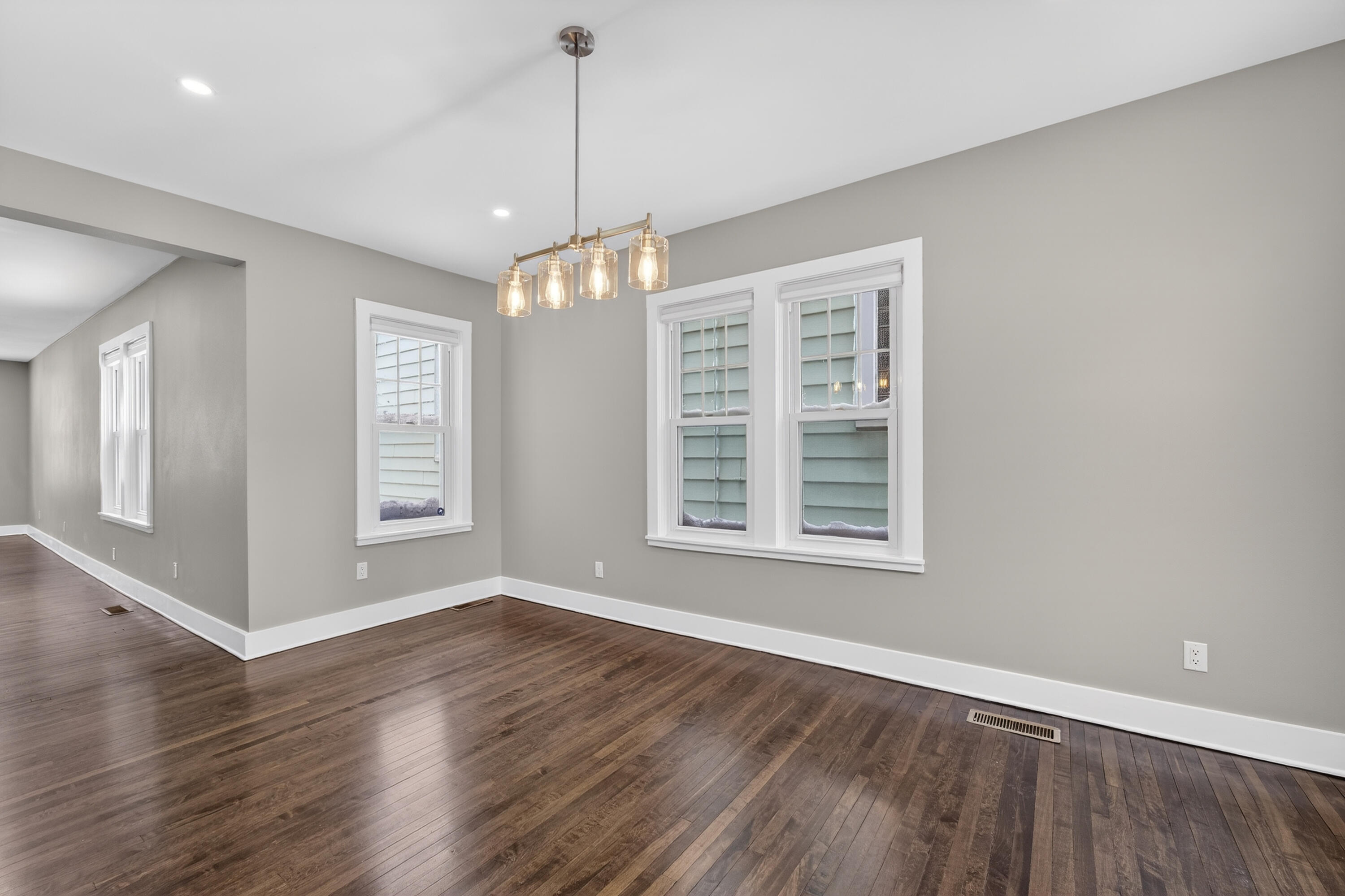 2519 South Austin Street Milwaukee, WI 53207 - Photo 6 of 25 DSC05089