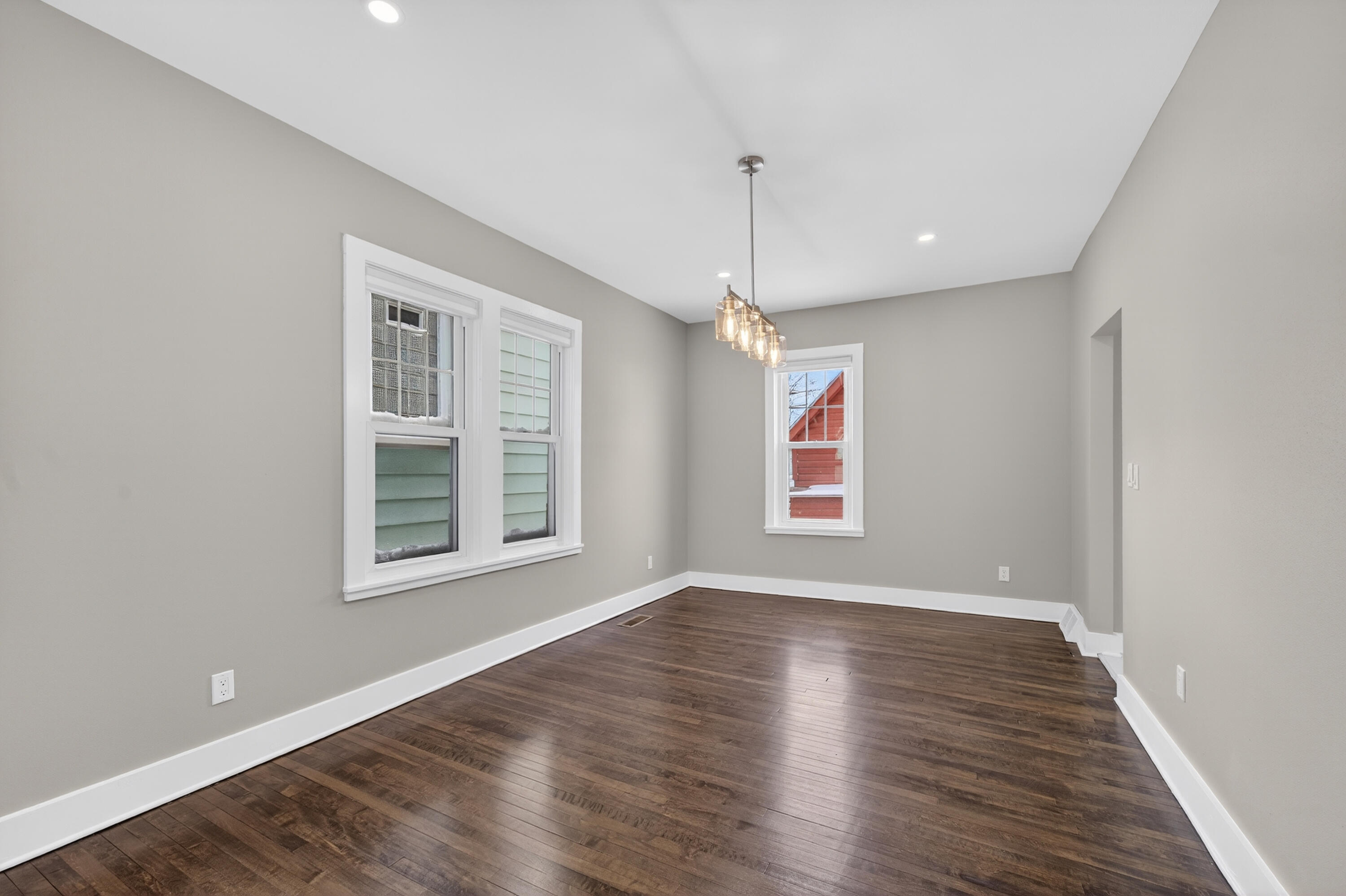 2519 South Austin Street Milwaukee, WI 53207 - Photo 7 of 25 DSC05091