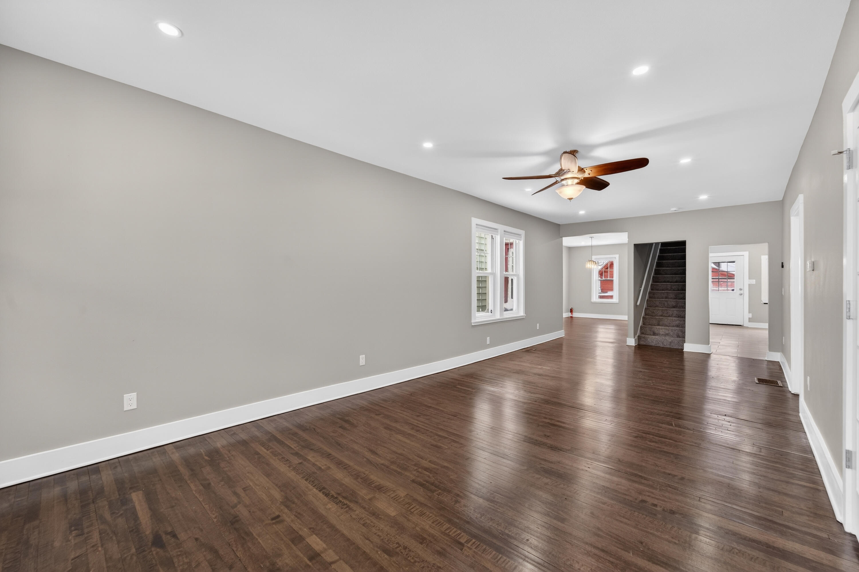 2519 South Austin Street Milwaukee, WI 53207 - Photo 9 of 25 DSC05078