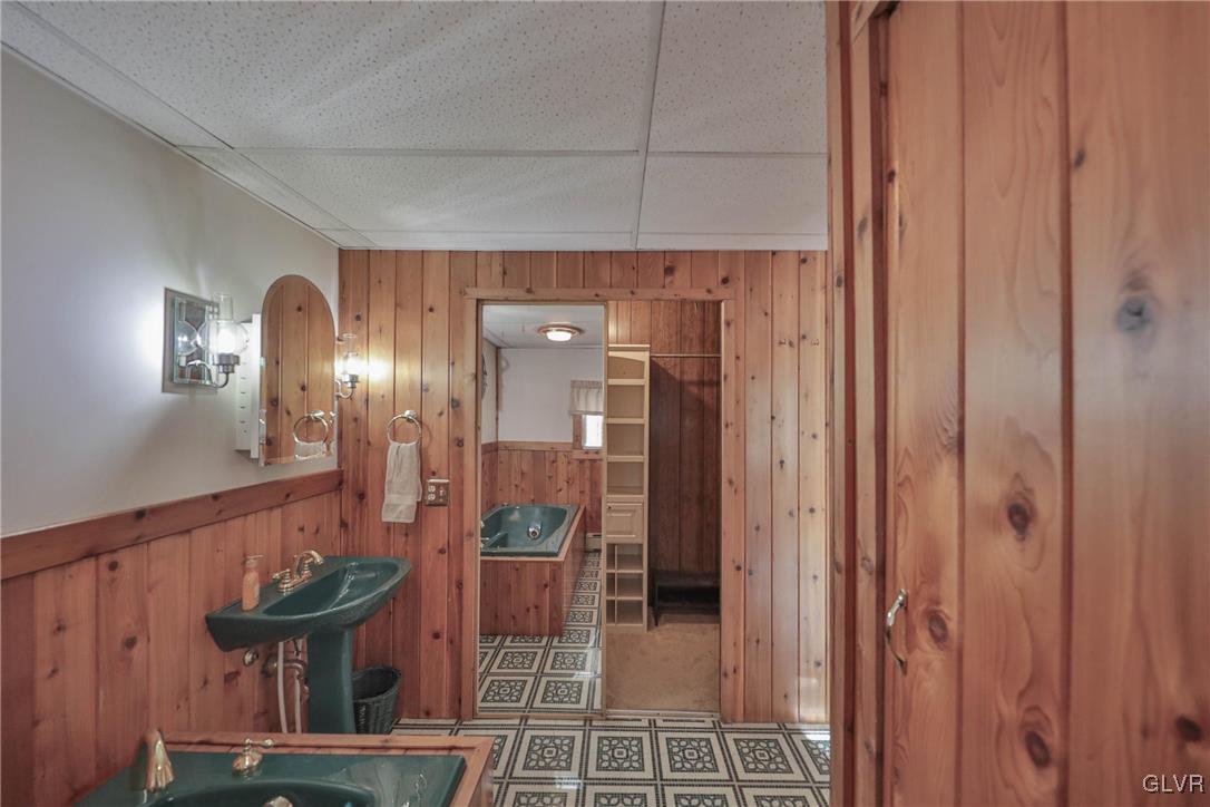305 Clearview Drive Palmerton, PA 18071 - Photo 27 of 50 Master Bathroom