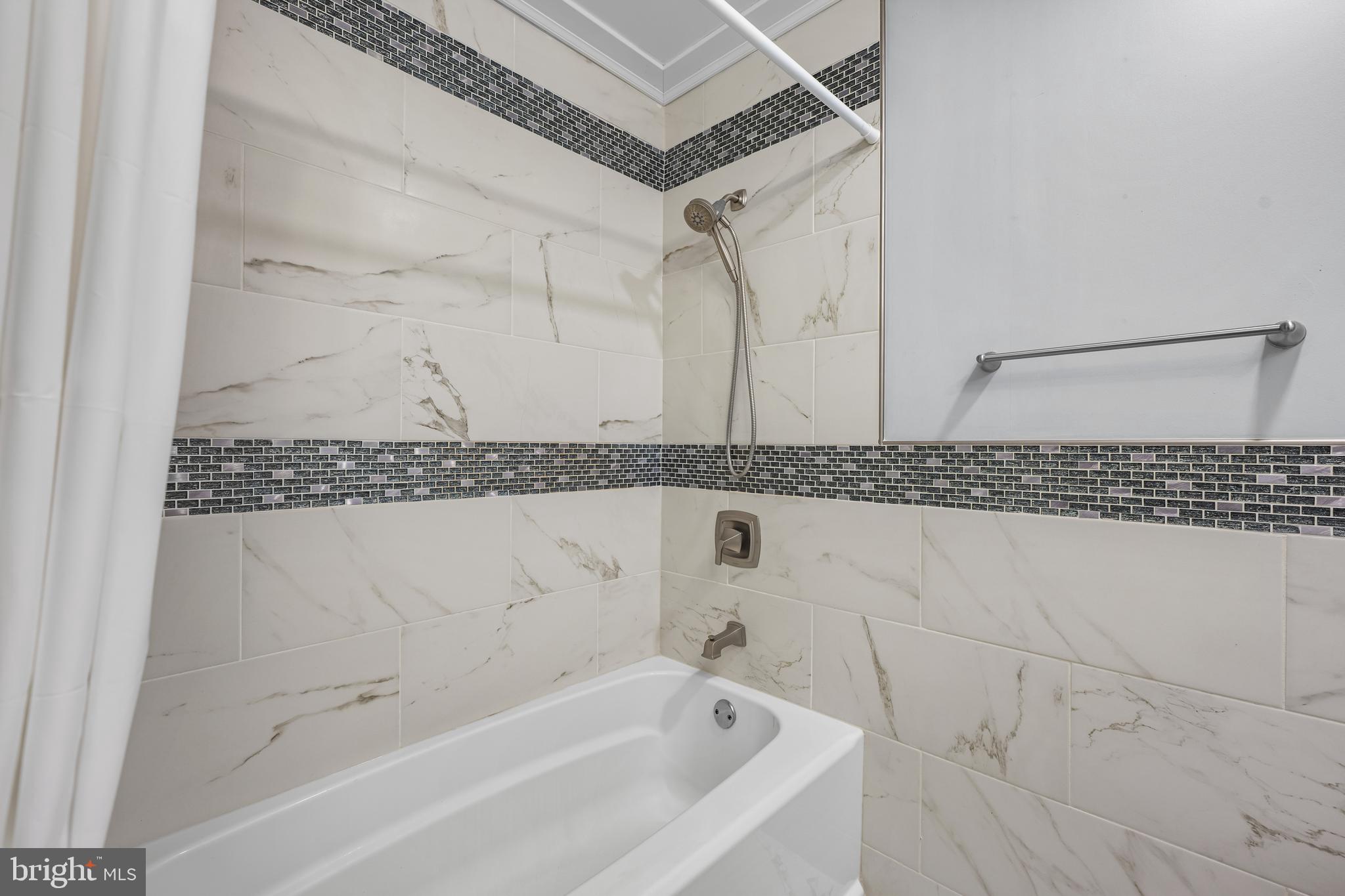 9 Waters Edge Drive Riverside, NJ 08075 - Photo 23 of 40