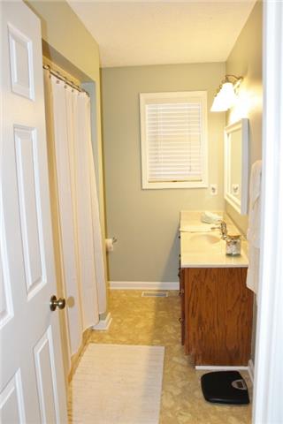 7239 Maple Springs Road Manchester, TN 37355 - Photo 13 of 20 GUEST BATHROOM
