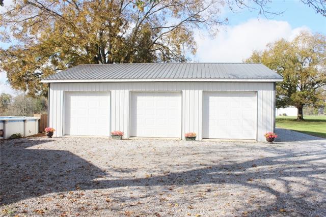 7239 Maple Springs Road Manchester, TN 37355 - Photo 15 of 20 3 CAR DETACHED GARAGE W/ELECTRIC