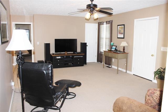 7239 Maple Springs Road Manchester, TN 37355 - Photo 5 of 20 LIVING ROOM
