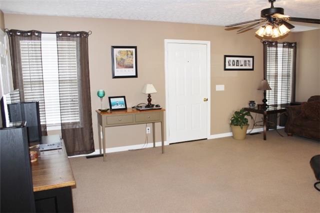7239 Maple Springs Road Manchester, TN 37355 - Photo 6 of 20 LIVING ROOM