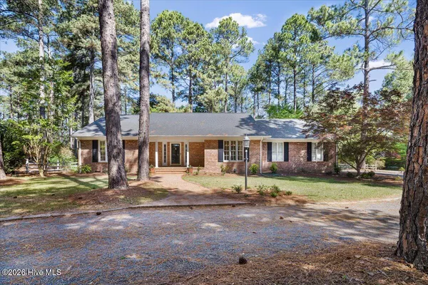$559,000 | 30 Birdie Drive, Whispering Pines, NC 28327