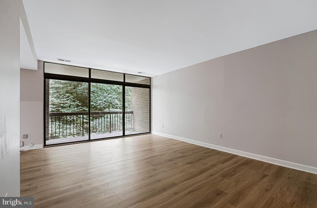 1663 Parkcrest Circle, Unit 200 Reston, VA 20190 - Photo 6 of 30