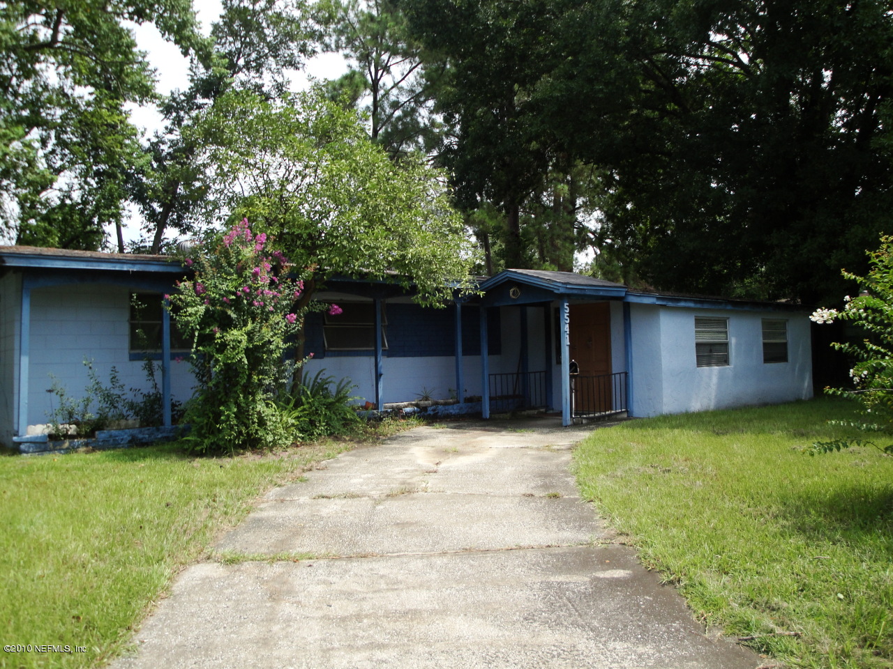 5541 Beney Road Jacksonville, FL 32207 - Photo 1 of 15 a view of a house with a yard
