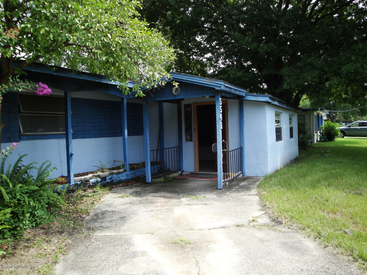 5541 Beney Road Jacksonville, FL 32207 - Photo 13 of 15 a view of backyard with cabin