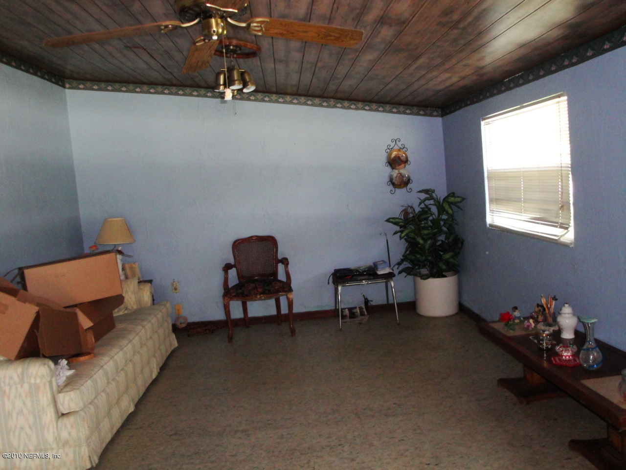 5541 Beney Road Jacksonville, FL 32207 - Photo 3 of 15 a living room with furniture and flowers