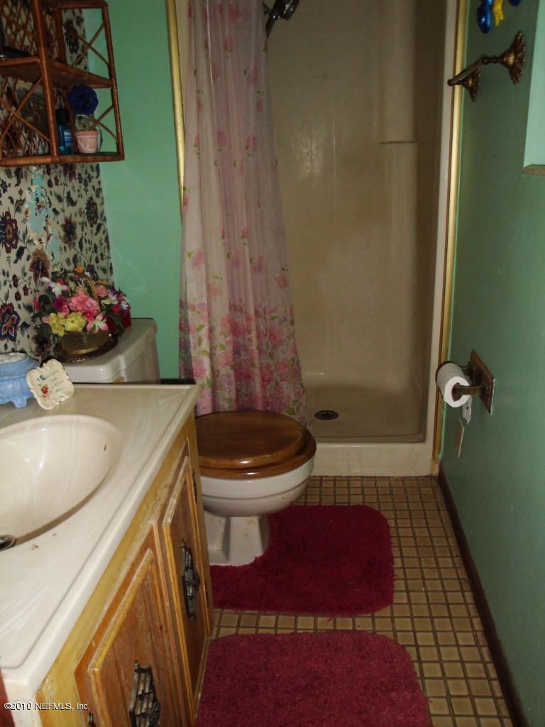 5541 Beney Road Jacksonville, FL 32207 - Photo 8 of 15 a bathroom with a sink toilet and shower