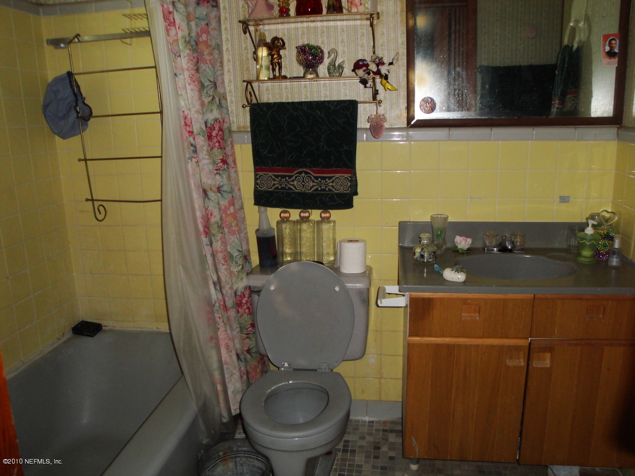 5541 Beney Road Jacksonville, FL 32207 - Photo 9 of 15 a bathroom with a toilet and a sink
