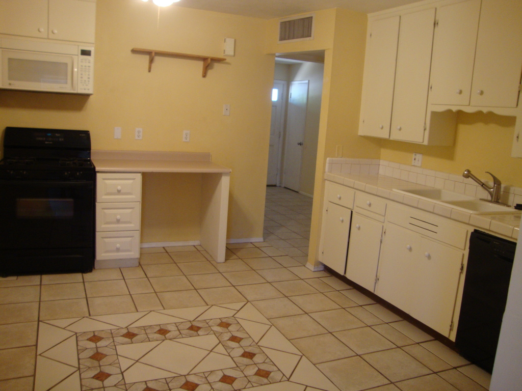 3345 West Bloomfield Road Phoenix, AZ 85029 - Photo 2 of 4 kitchen